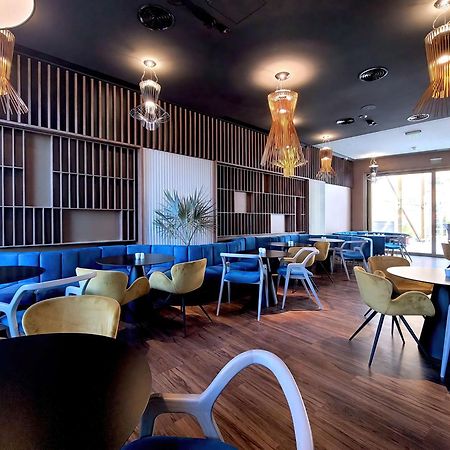 布拉索夫奥鲁姆丽笙酒店 外观 照片 The interior of the lounge