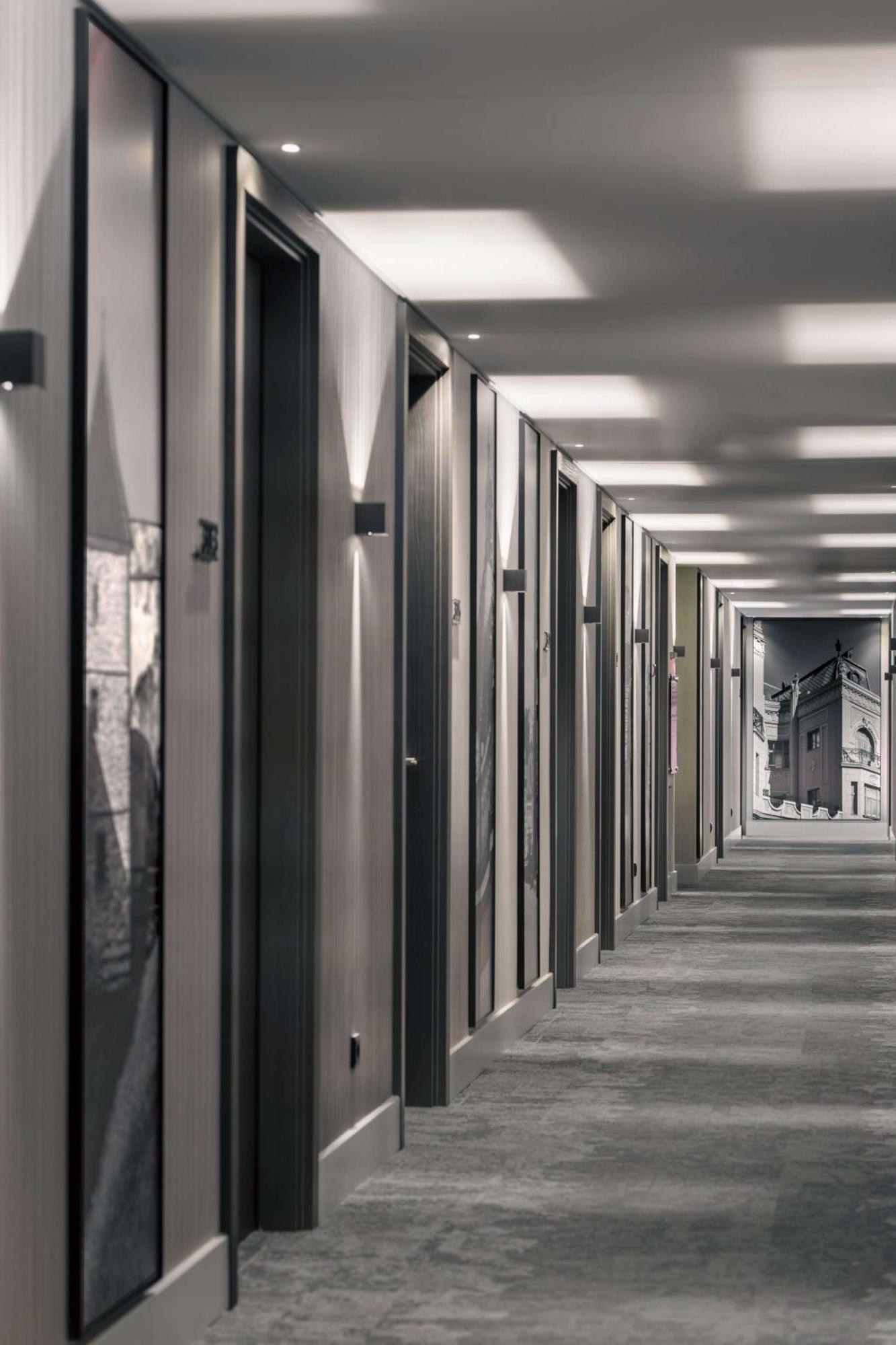 布拉索夫奥鲁姆丽笙酒店 外观 照片 A corridor at the University of Bath