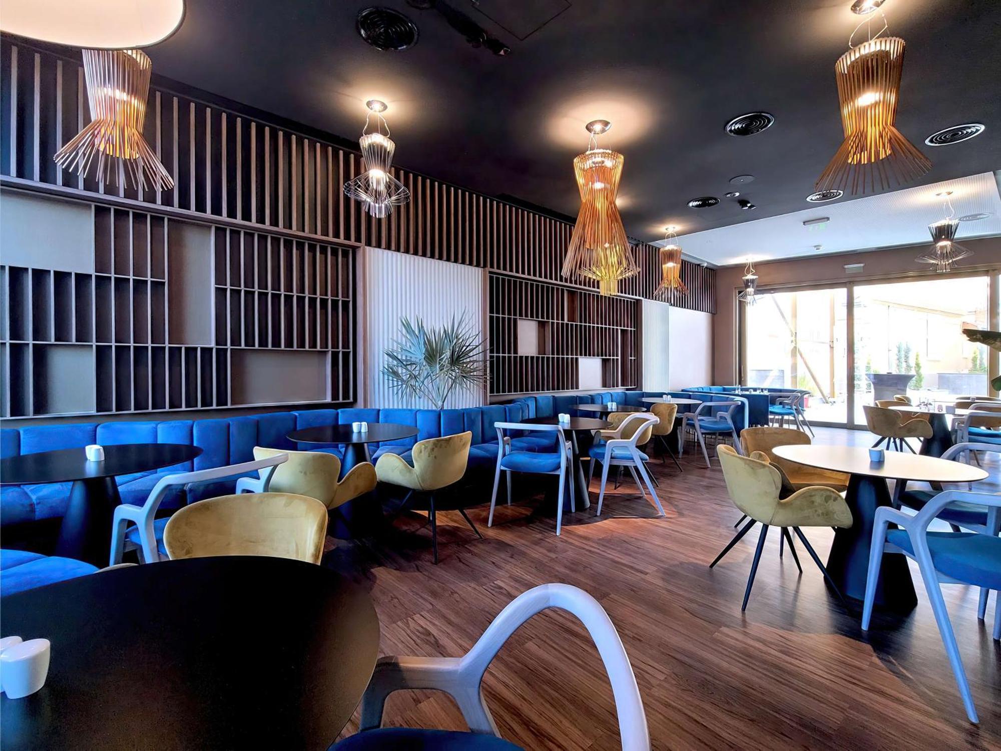 布拉索夫奥鲁姆丽笙酒店 外观 照片 The interior of the lounge
