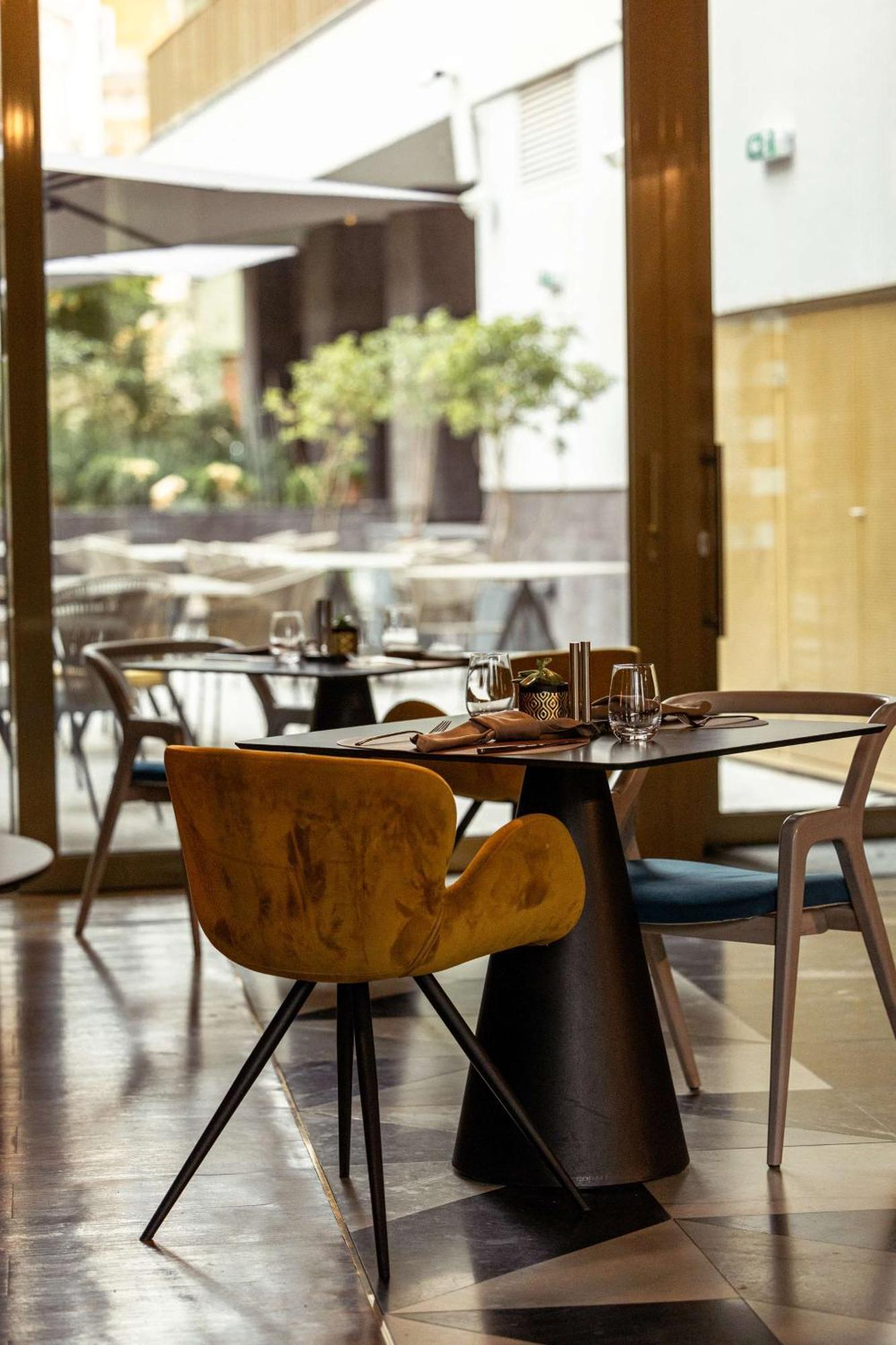 布拉索夫奥鲁姆丽笙酒店 外观 照片 Restaurant interior