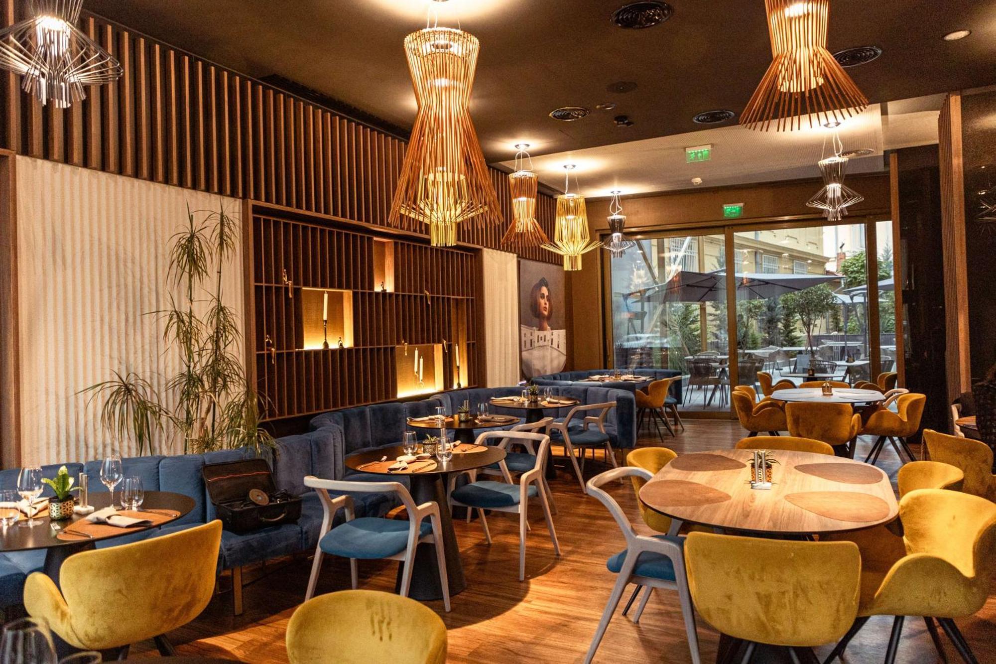 布拉索夫奥鲁姆丽笙酒店 外观 照片 Restaurant interior