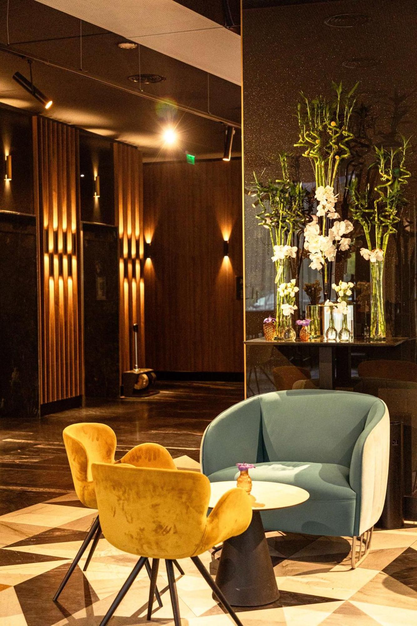 布拉索夫奥鲁姆丽笙酒店 外观 照片 The lobby of the hotel